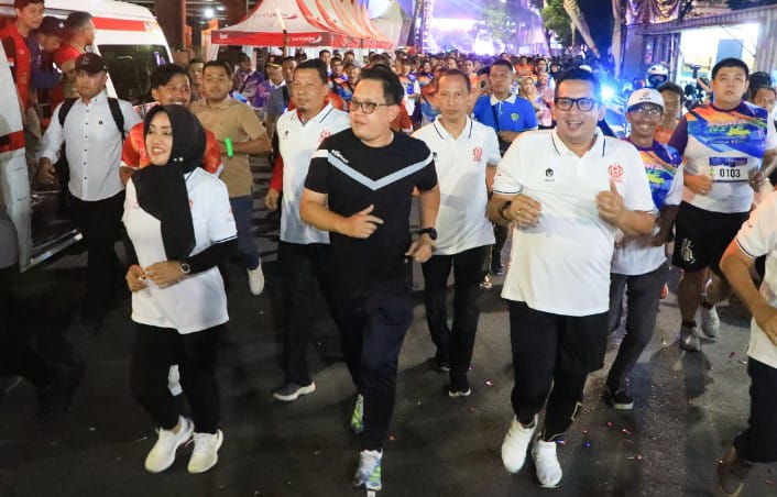Lepas 5.000 Peserta Soma Night Run, Pj. Gubernur Adhy: Gaungkan Gaya Hidup Sehat dengan Angkat Kearifan Lokal