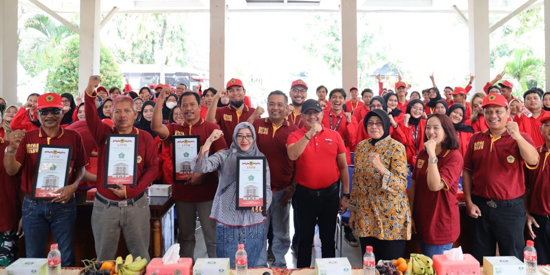 penyerahan peserta KKN oleh Rektor Untag Surabaya, Prof. Dr. Mulyanto Nugroho, MM., CMA., CPA. kepada pihak Kecamatan Candi, Sabtu,(18/5)
