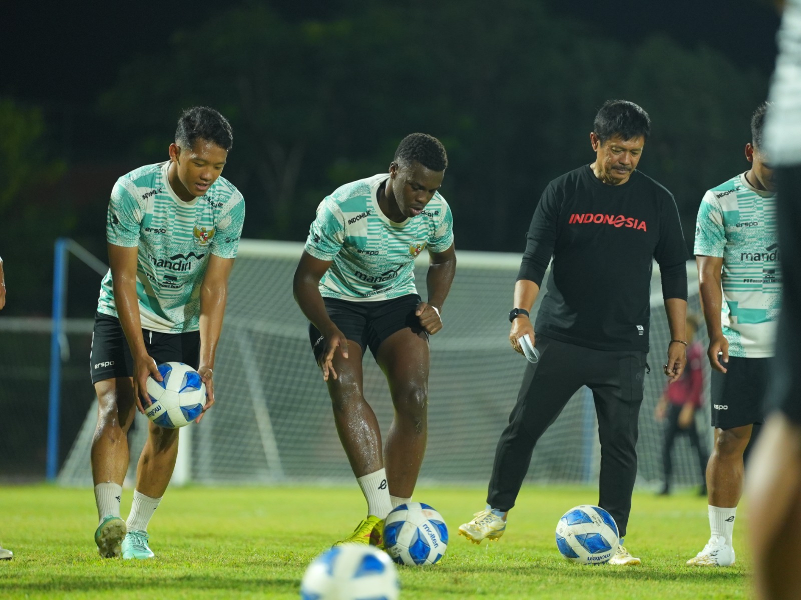 Tim U-19 Indonesia, yang dikenal sebagai Garuda Nusantara, telah tiba di Surabaya pada Rabu (10/7) untuk melanjutkan persiapan menghadapi ajang ASEAN U-19 Boys Championship.