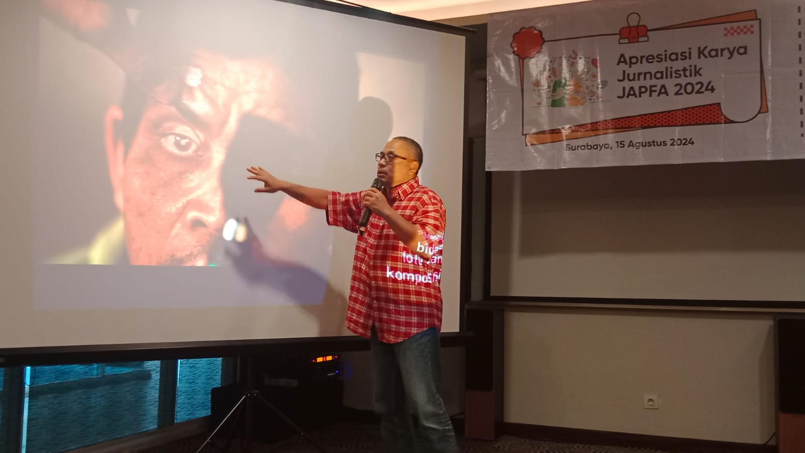 Apresiasi Karya Jurnalistik 2024, JAPFA Gelar Workshop Fotografi Jurnalistik Bersama Beawiharta di Surabaya