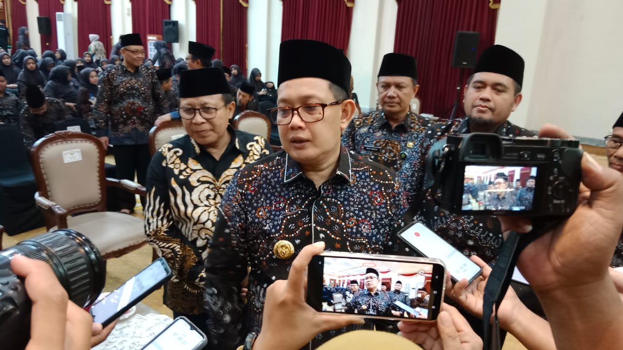 Gubernur Jawa Timur, Adhy Karyono, dalam acara pelepasan kafilah MTQ XXX Jatim di Gedung Negara Grahadi Surabaya pada Kamis (5/9)