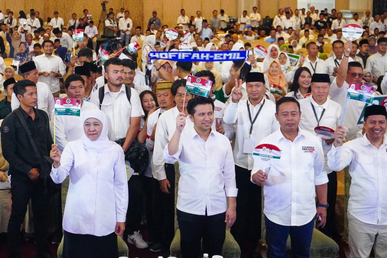 Pasangan Calon Gubernur dan Wakil Gubernur Jawa Timur nomor urut 2, Khofifah Indar Parawansa dan Emil Elestianto Dardak menggelar Konsolidasi dan Rapat Koordinasi Tim Pemenangan di Empire Palace, Surabaya, Sabtu, 5 Oktober 2024