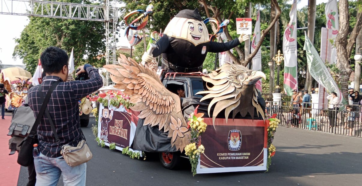 Komisi Pemilihan Umum (KPU) Jawa Timur secara resmi menyelenggarakan Kirab Maskot Pilkada Serentak 2024, Rabu, 23 Oktober 2024