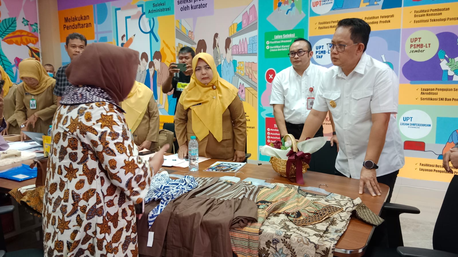 Inovasi Pemprov Jatim Dorong UMKM Melalui Layanan Ekspor dan Kurasi Produk