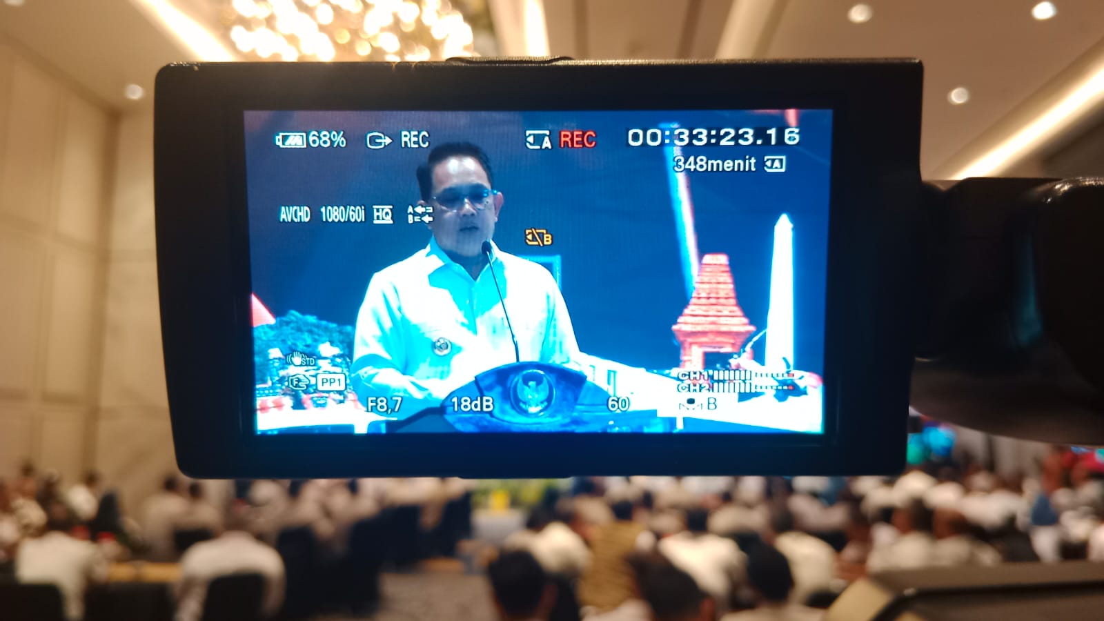 Penjabat (Pj) Gubernur Jawa Timur, Adhy Karyono saaat membuka Rapat Forum Komunikasi Perhubungan Tahun 2024 di Ballroom Hotel Movenpick Surabaya pada Rabu (13/11)