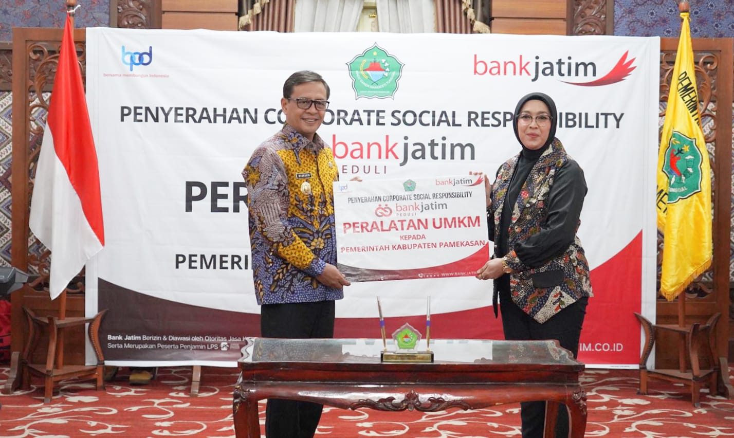 Bertempat di Pendopo Kabupaten Pamekasan, penyerahan bantuan CSR tersebut diserahkan secara simbolis oleh Pemimpin bankjatim Cabang Pamekasan Dian Libriyanti kepada Pj Bupati Pamekasan Masrukin pada hari Rabu (14/11)