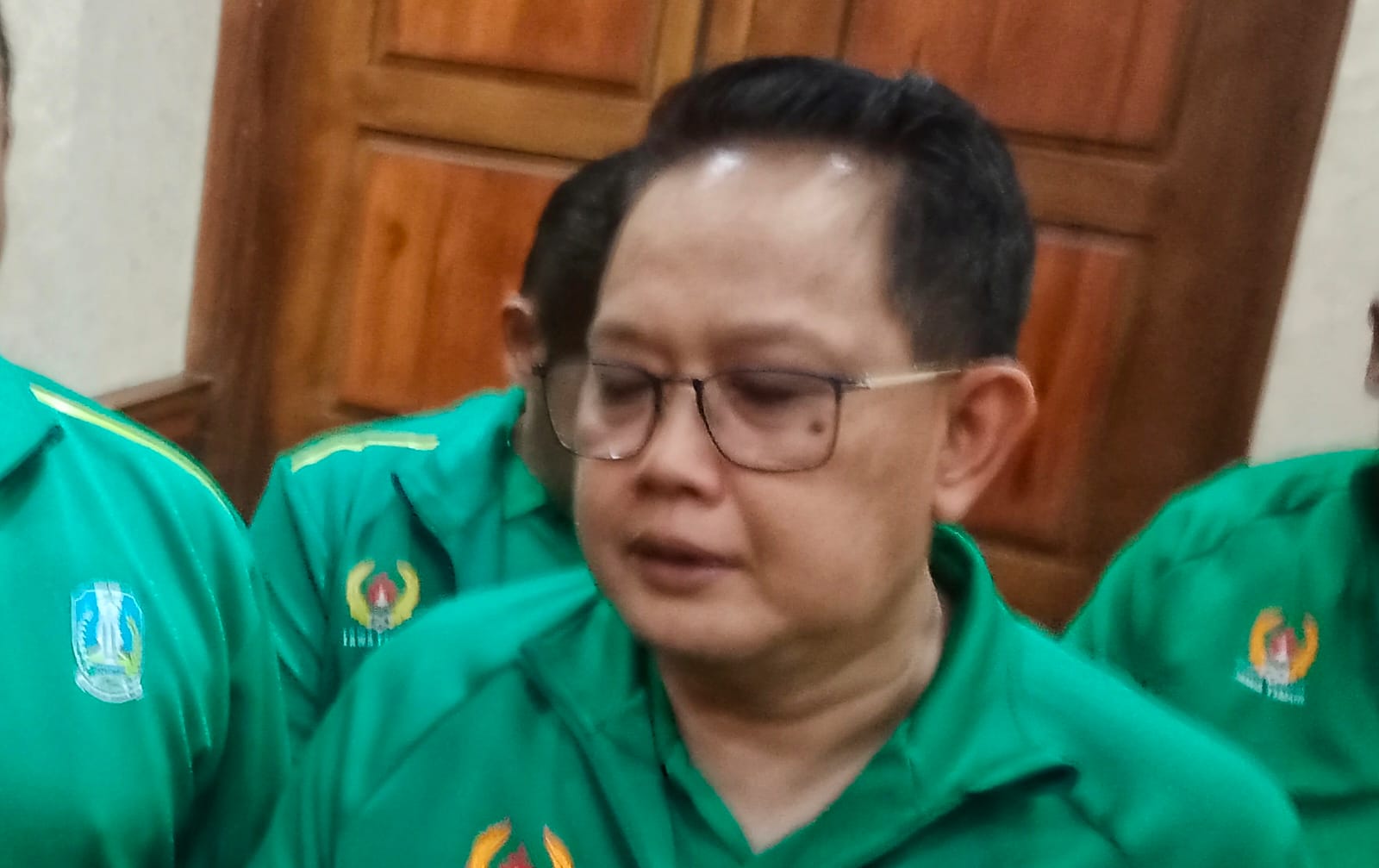 Penjabat (Pj) Gubernur Jawa Timur, Adhy Karyono saat memberikan keterangan kepada awak media di Gedung Negara Grahadi, Surabaya, Rabu (11/12/2024).