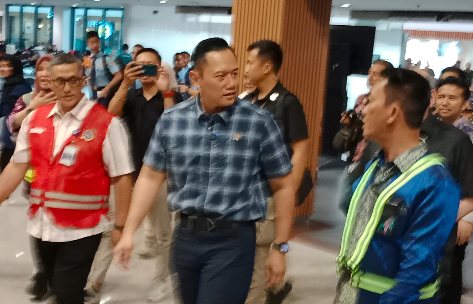 Ketua Umum Partai Demokrat, Agus Harimurti Yudhoyono (AHY) di Terminal Juanda, Jumat (20/12/2024).