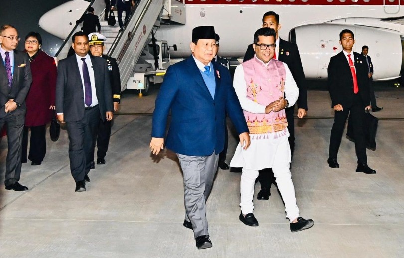 Presiden Republik Indonesia, Prabowo Subianto, tiba di Air Force Station (AFS) Palam, New Delhi, Republik India, pada Kamis malam, 23 Januari 2025. Foto: BPMI Setpres/Laily Rachev