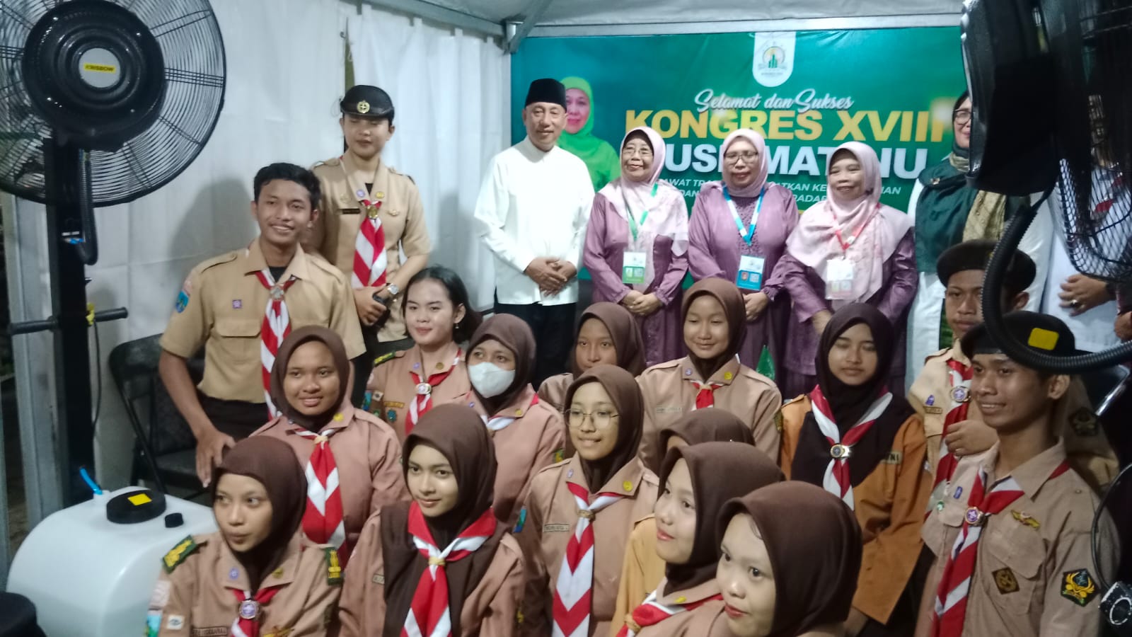 kader Pramuka juga memberikan kontribusi besar di Asrama Haji Sukolilo, tempat berlangsungnya rangkaian kegiatan kongres, Selasa (11/2).