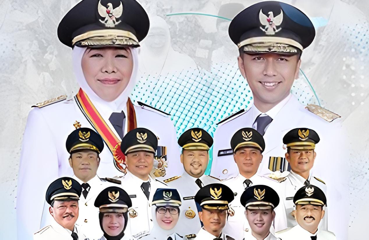 Selain para bupati dan wali kota, dalam kesempatan yang sama, pasangan Gubernur dan Wakil Gubernur Jawa Timur terpilih, Khofifah Indar Parawansa dan Emil Elestianto Dardak, juga akan dilantik oleh Presiden Prabowo.