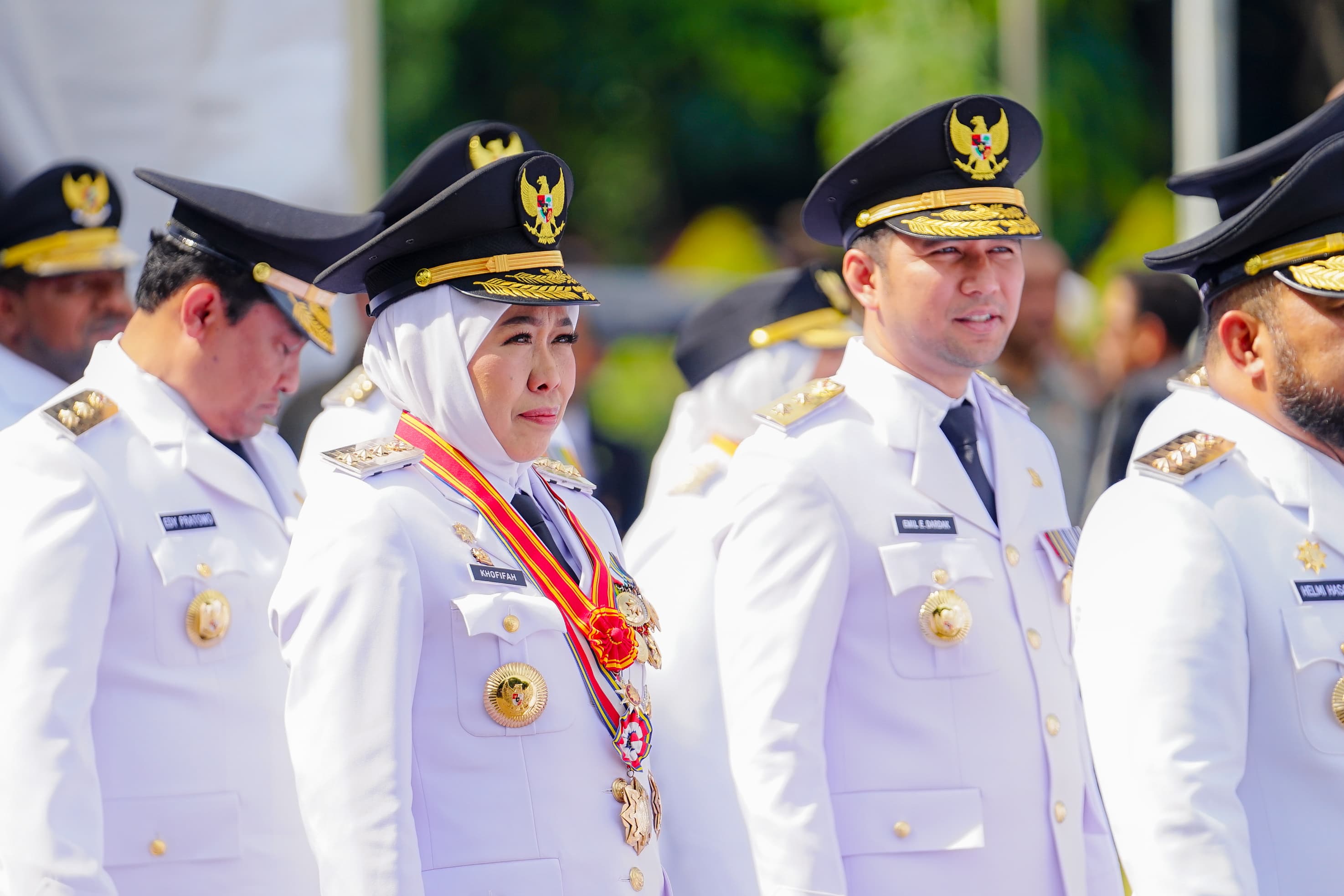 Gubernur Jawa Timur Khofifah Indar Parawansa dan Wakil Gubernur Emil Elestianto Dardak resmi dilantik oleh Presiden Prabowo Subianto di Istana Kepresidenan, Jakarta, Kamis (20/2).
