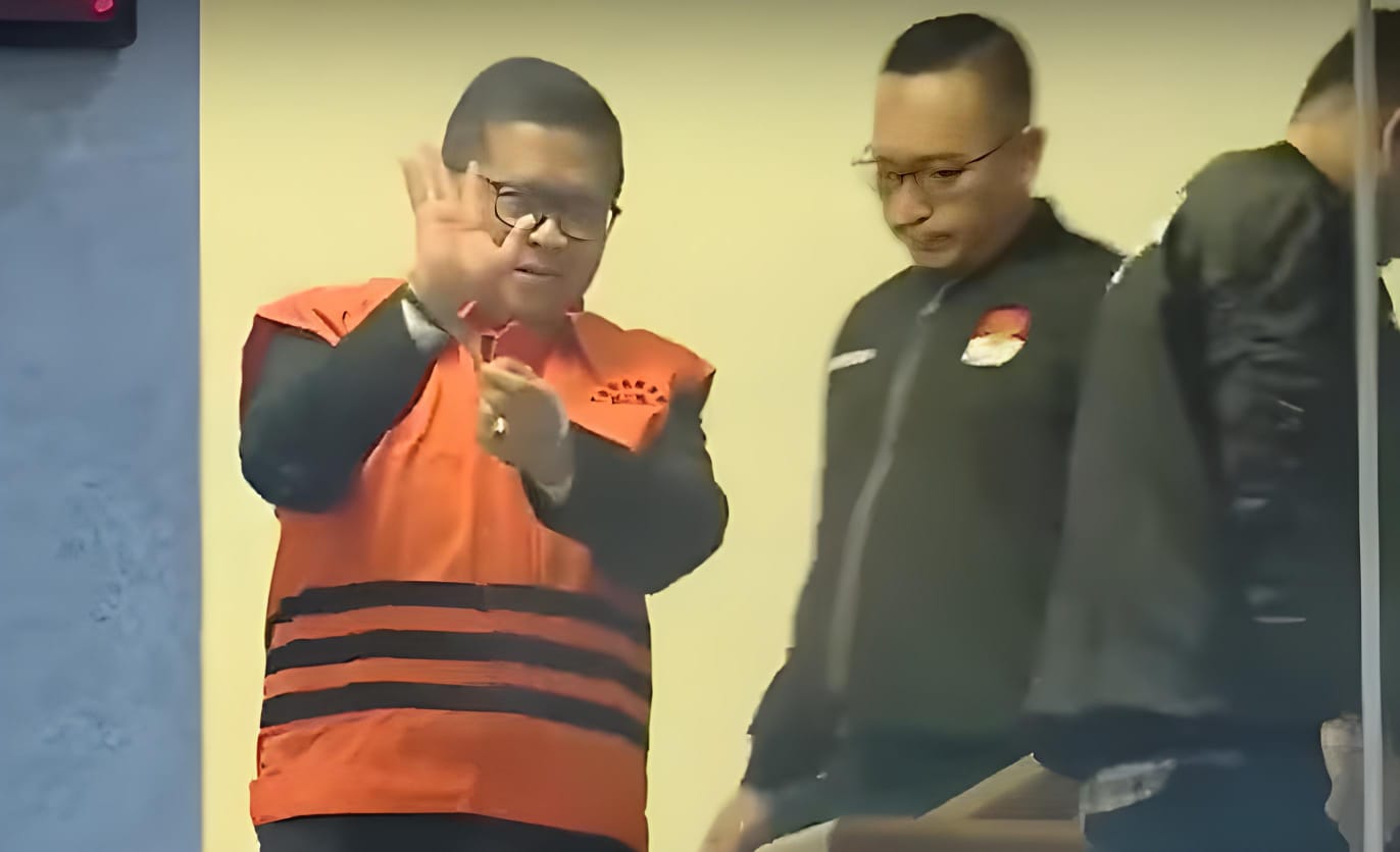 Hasto tampak keluar dari ruang pemeriksaan di Gedung KPK, Jalan Kuningan Persada, Jakarta, Kamis (20/2) 