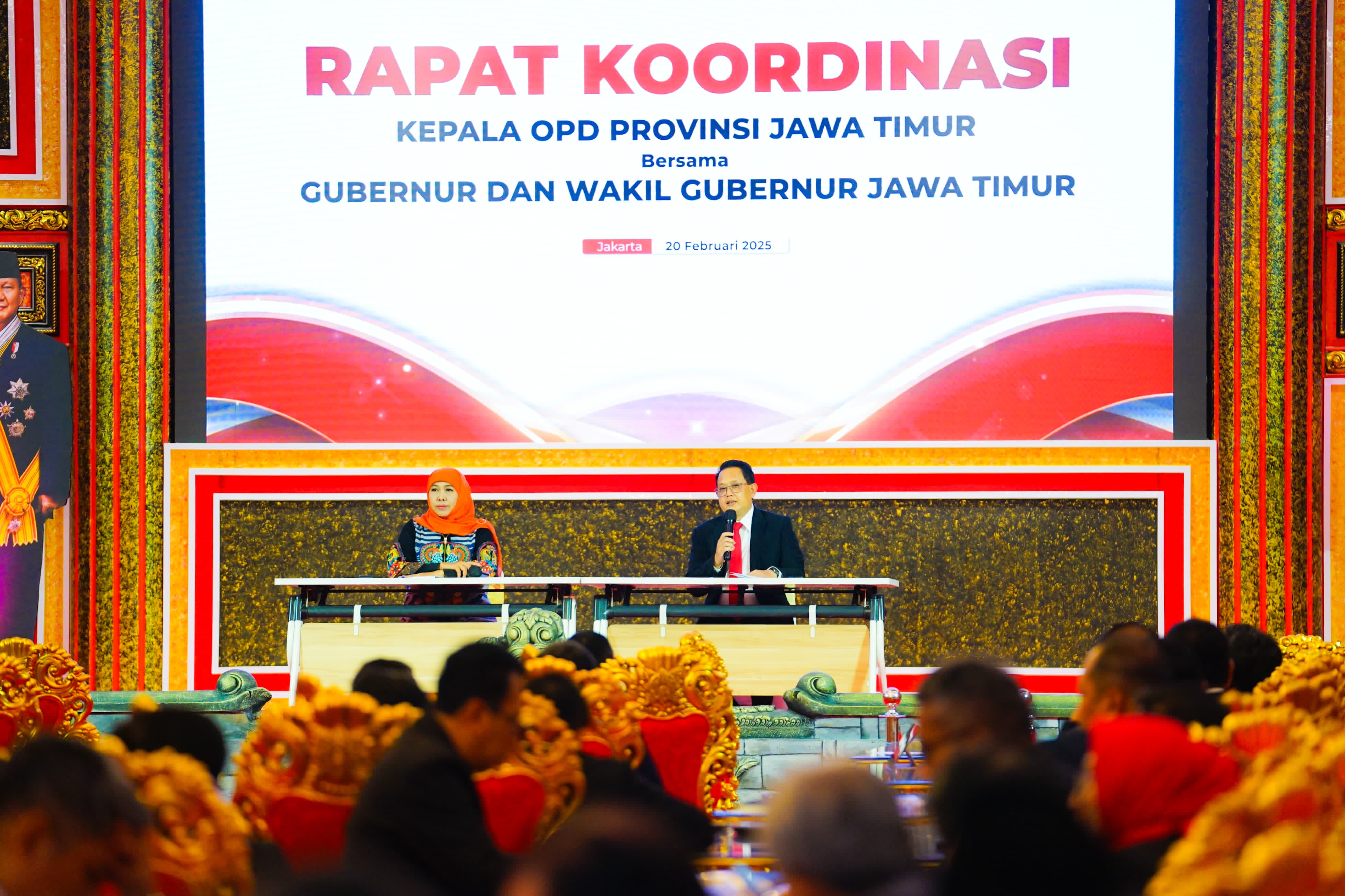 Gubernur Jawa Timur Khofifah Indar Parawansa langsung bergerak cepat dengan menggelar rapat koordinasi bersama jajaran kepala OPD Pemprov Jatim di Kraton Majapahit, Jakarta, Kamis (20/2)