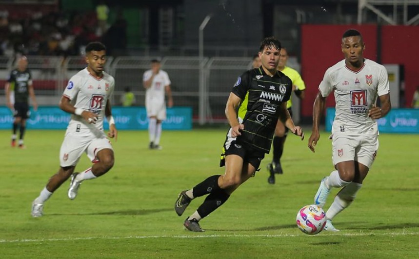 PSS Sleman harus menerima pil pahit usai ditaklukan 1-0 oleh Malut United FC, pada Minggu (23/2/2025) malam di Stadion Gelora Kie Raha, Ternate