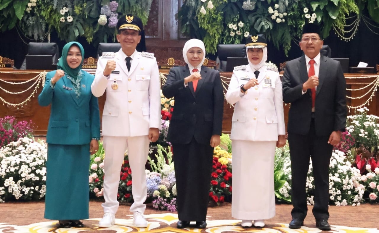 Setyo Wahono dan Nurul Azizah telah dikukuhkan sebagai Bupati dan Wakil Bupati Bojonegoro masa jabatan 2025-2030 dalam acara Sertijab yang berlangsung di Ruang Paripurna Gedung DPRD Kabupaten Bojonegoro, Selasa (4/3/2025).