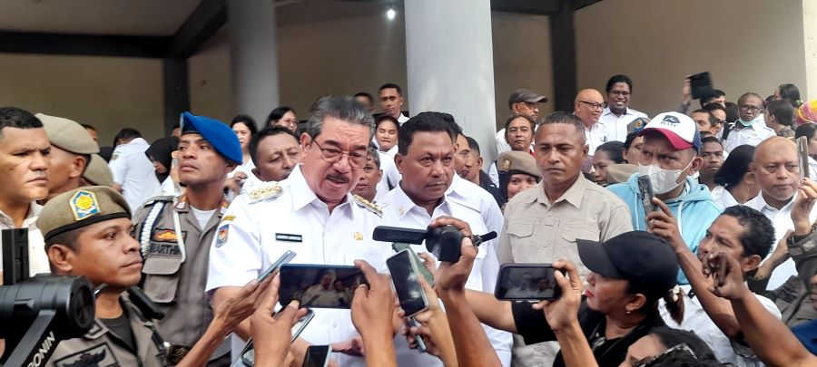  Gubernur Maluku Hendrik Lewerissa menyampaikan pesan yang sangat menusuk hati dan jantung seluruh ASN yang hadir.