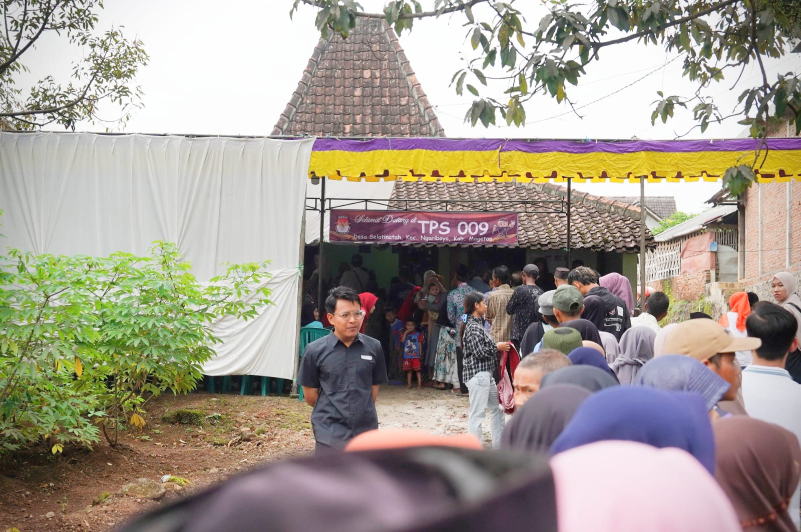 Pemungutan Suara Ulang di Magetan: Antusiasme Warga TPS 009 Selotinatah Tak Surut