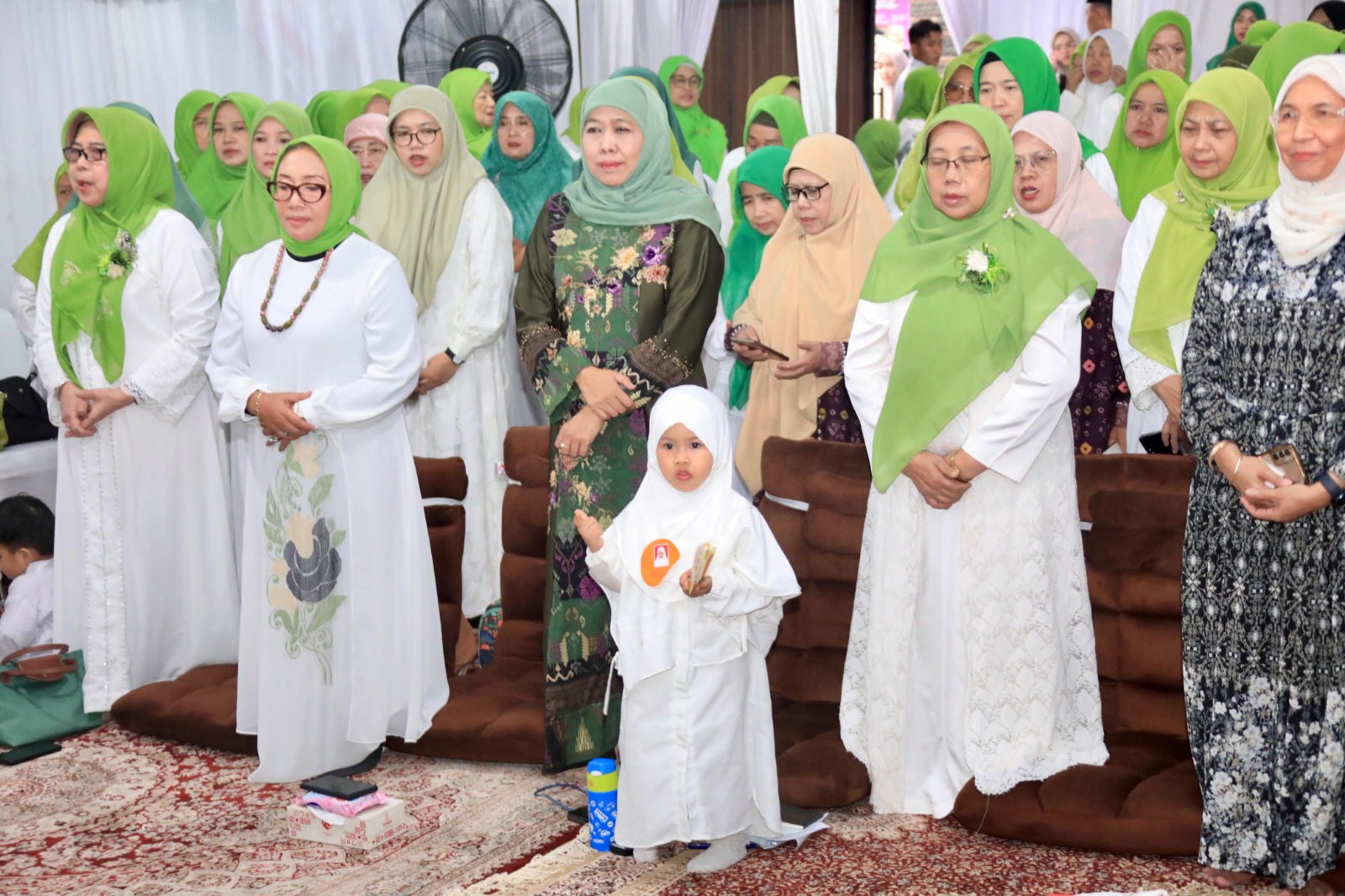 Ketua Umum Dewan Pembina PP Muslimat NU, Khofifah Indar Parawansa, hadir dalam rangkaian acara Peringatan Nuzulul Quran, Baksos, Amaliyah Ramadan, serta Penutupan Pesantren Ramadan Balita.