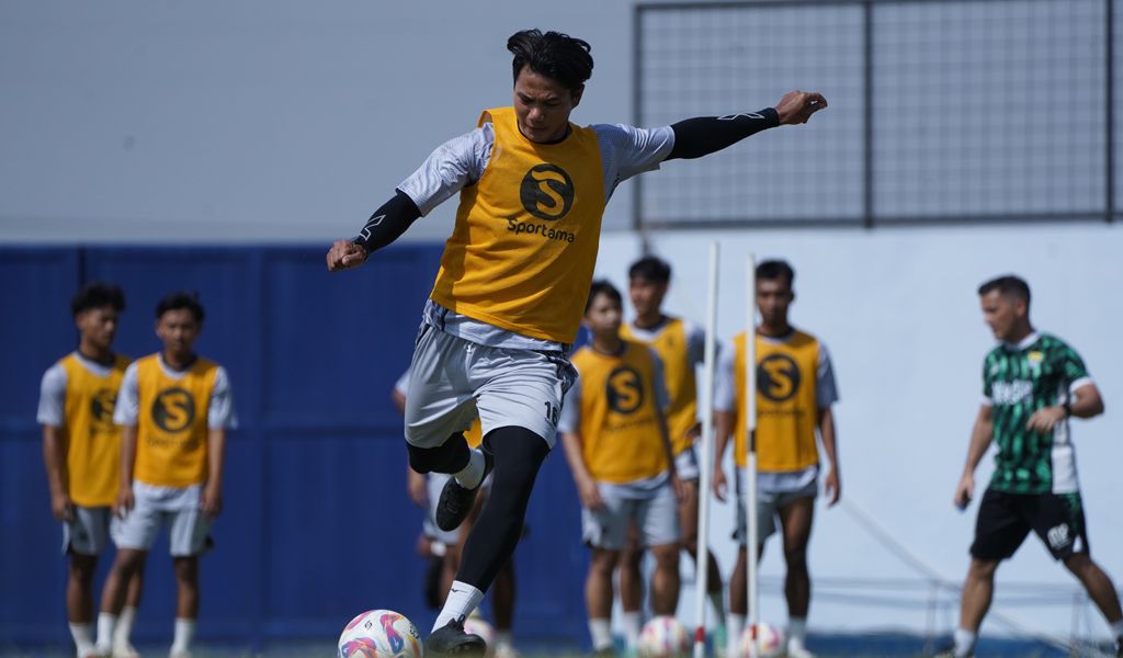 PERSIB Bandung Siap Hadapi Persebaya: Targetkan Kemenangan di Laga Seru Papan Atas Liga 1 2024/2025