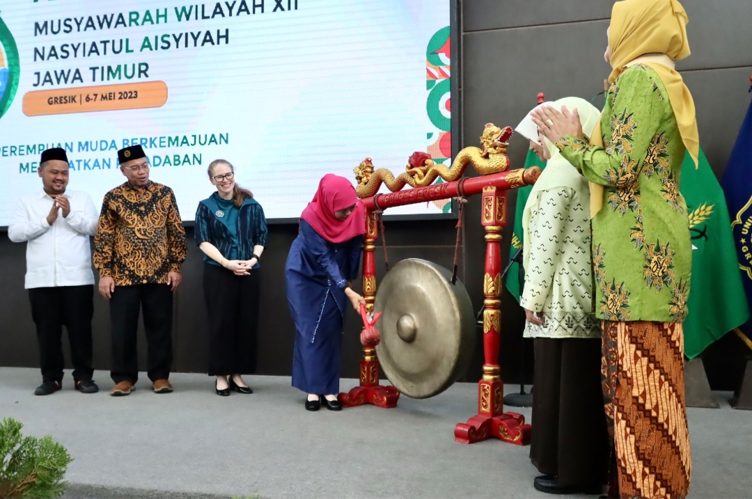 Gubernur Khofifah membuka Musyawarah Wilayah XII Nasyiatul Aisyiyah (NA) Jawa Timur, di Gresik, Sabtu (6/5/2023). 