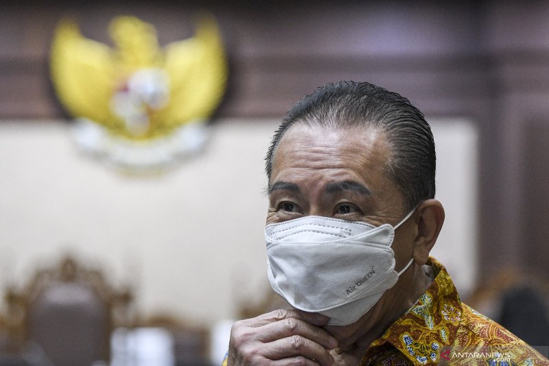 Arsip. Terpidana kasus cessie Bank Bali Djoko Tjandra selaku terdakwa perkara suap kepada jaksa dan perwira tinggi Polri serta pemufakatan jahat, bersiap menjalani sidang lanjutan di Pengadilan Tipikor, Jakarta, Kamis (17/12/2020). ANTARA FOTO/M Risyal Hi