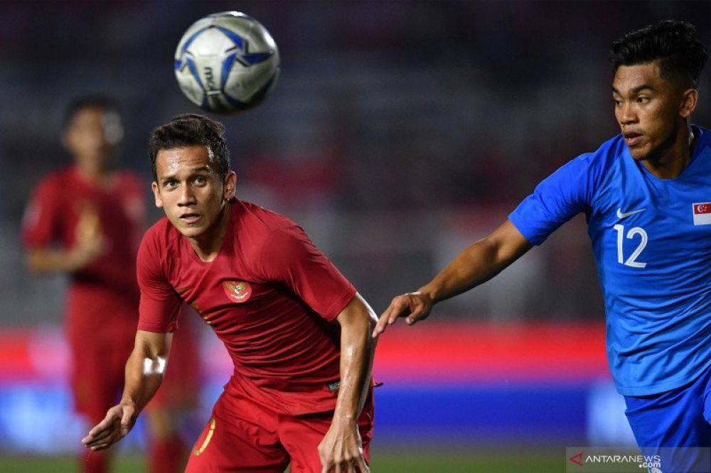 Egy  yang Merumput di Eropa Lelang Jersey untuk Donasi Covid-19