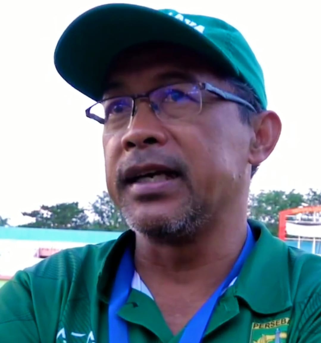 Head Coach Persebaya Aji Santoso. PERSEBAYA