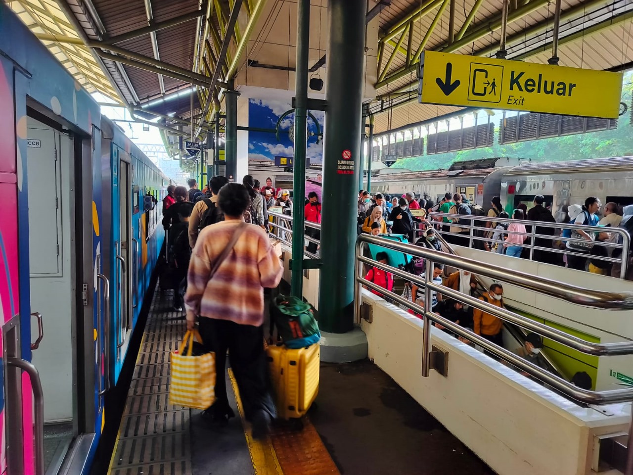 PT Kereta Api Indonesia (Persero) mencatat puncak libur Natal 2023 menggunakan kereta api terjadi pada Jumat 22 Desember 2023.