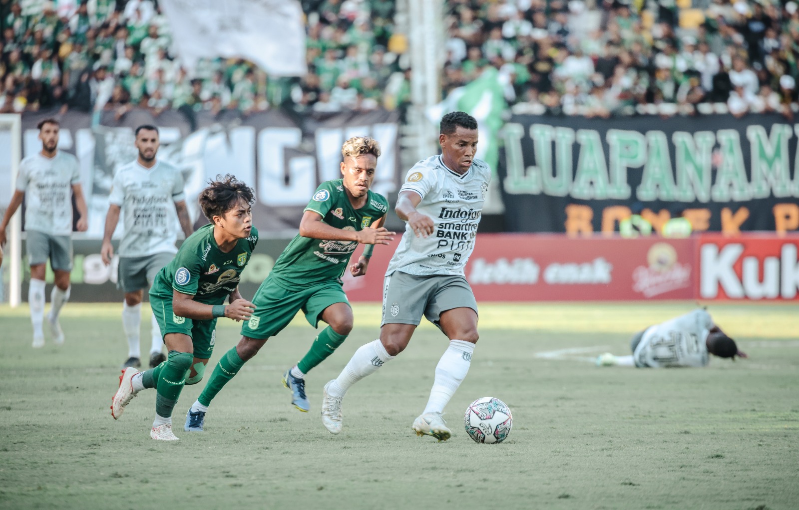 Bali United FC yang mengusung mengakhiri paceklik kemenangan dalam lima laga terakhir akan menghadapi lawan tangguh yakni Persebaya Surabaya.