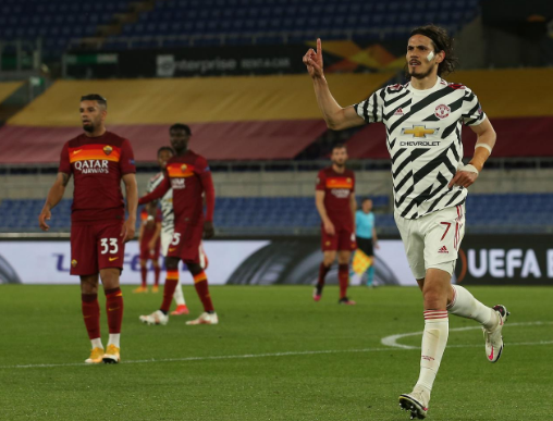 Penyerang MU Edinson Cavani usai mencetak gol ke gawang AS Roma. MU