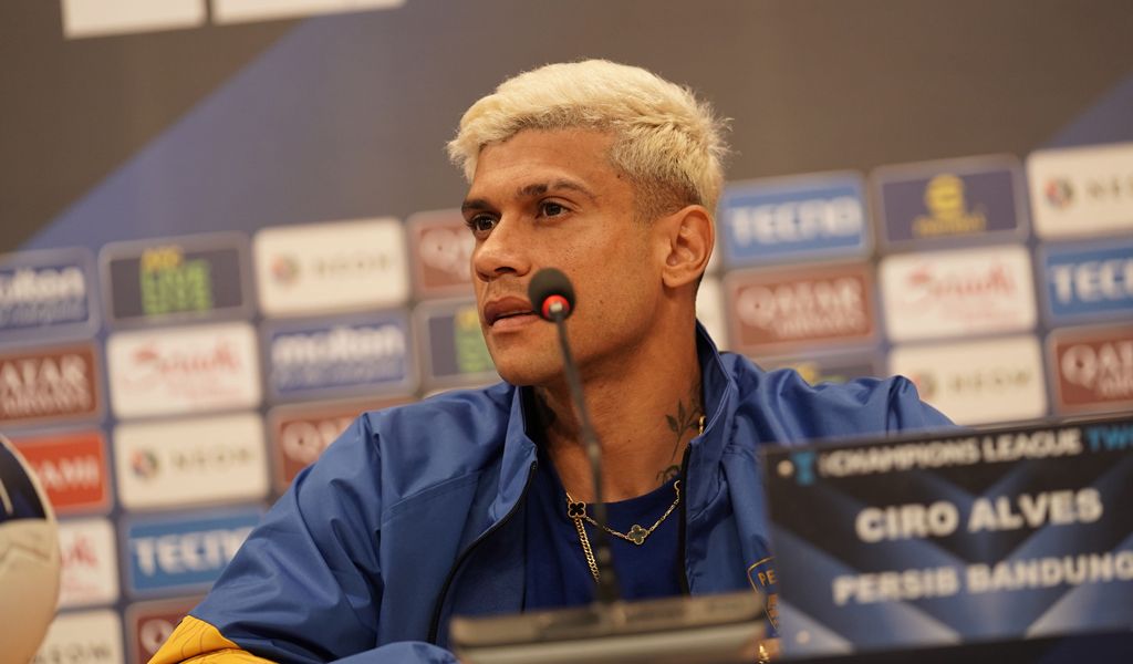 Penyerang PERSIB, Ciro Alves memberikan keterangan pers menjelang pertandingan melawan Zhejiang FC, Rabu, 2 Oktober 2024. (PERSIB.co.id/Izur Palugadha)