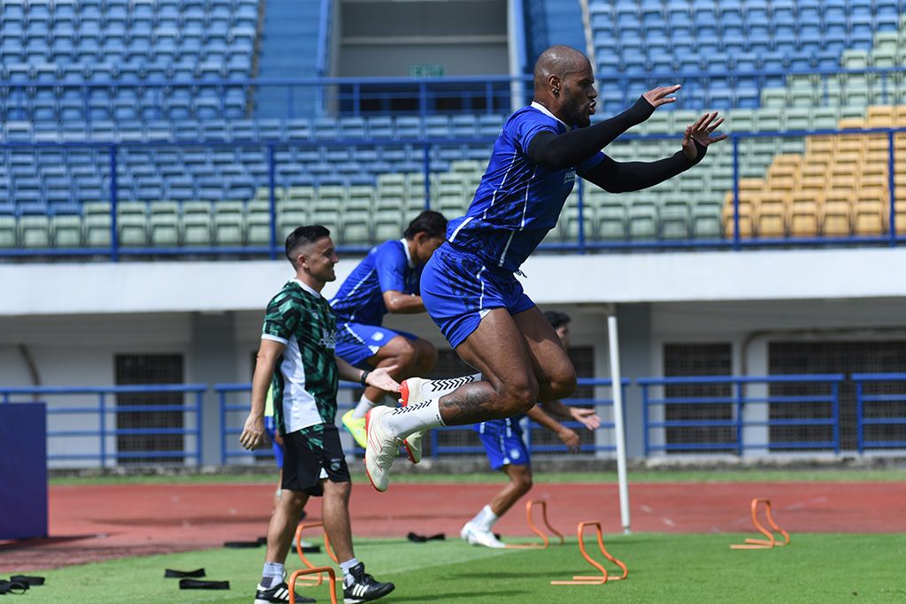 Persib Bandung Fokus Latihan di GBLA, Siap Pertahankan Rekor Positif di Solo
