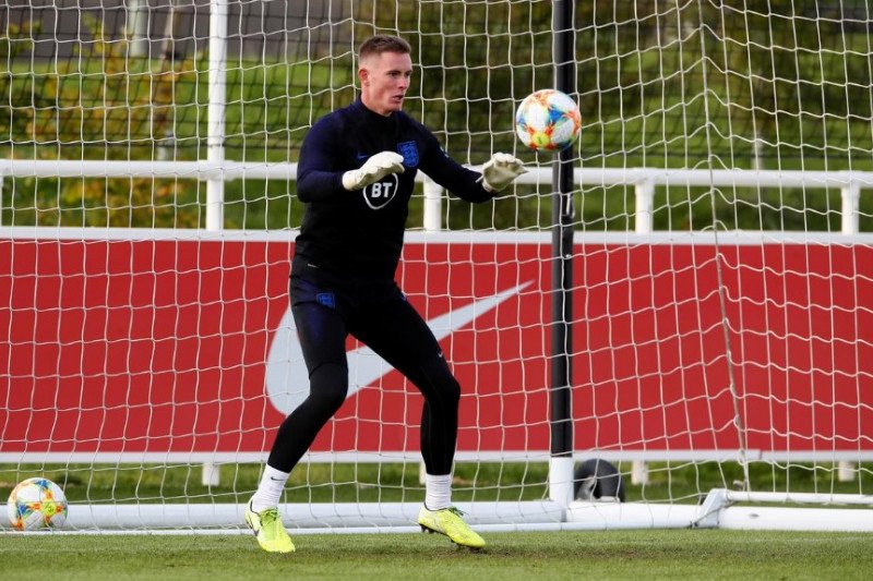 Manchester memperpanjang kiper mereka Dean Henderson