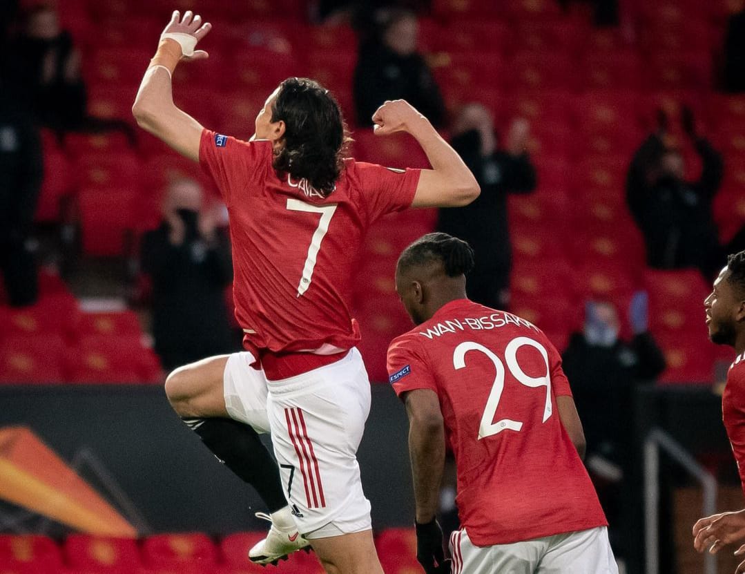 Cavani usai mencetak gol ke gawang Granada. IG MU