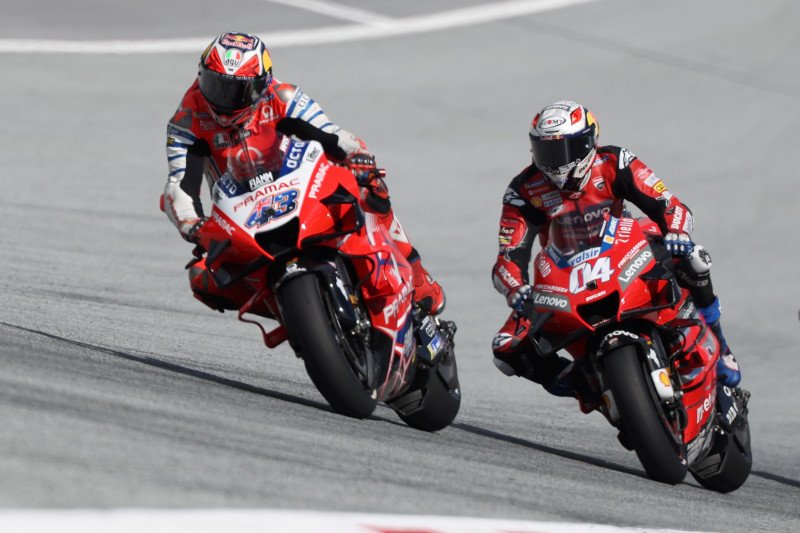 Pebalap tim Pramac Racing Jack Miller dan tim Ducati Andrea Dovizioso di Grand Prix Austria, Red Bull Ring, Spielber, Austria (16/8/2020) Reuters/Lisi Niesner

