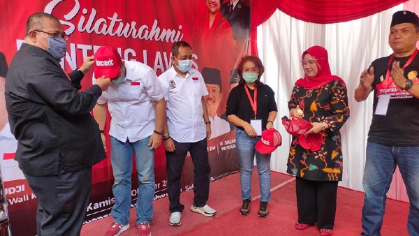 Saleh Mukaddar menyemangati Eri Cahyadi dan Armudji
