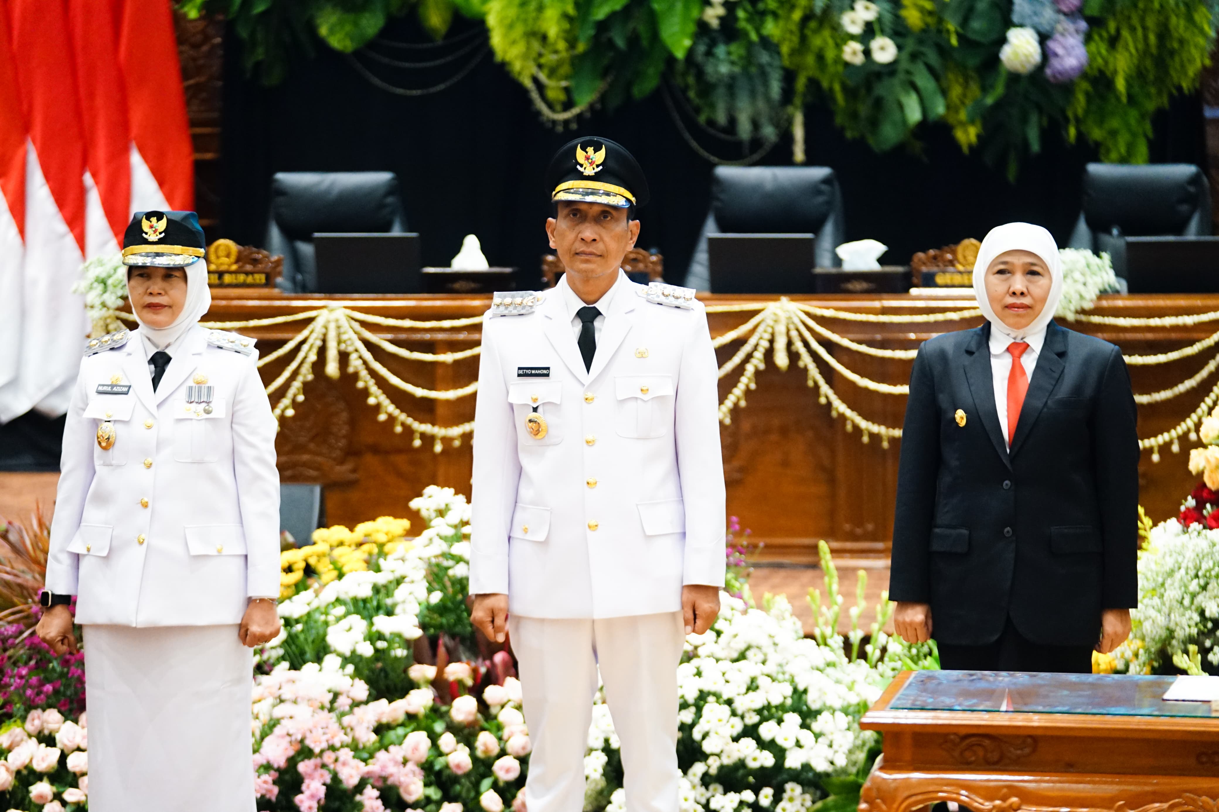 Gubernur Jawa Timur Khofifah Indar Parawansa menghadiri Serah Terima Jabatan (Sertijab) Bupati Bojonegoro di Gedung DPRD Kabupaten Bojonegoro, Selasa (4/3).