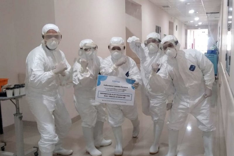 Para perawat medis di RSUD Cengkareng menggunakan Alat Pelindung Diri (APD). (HO/Ist)

