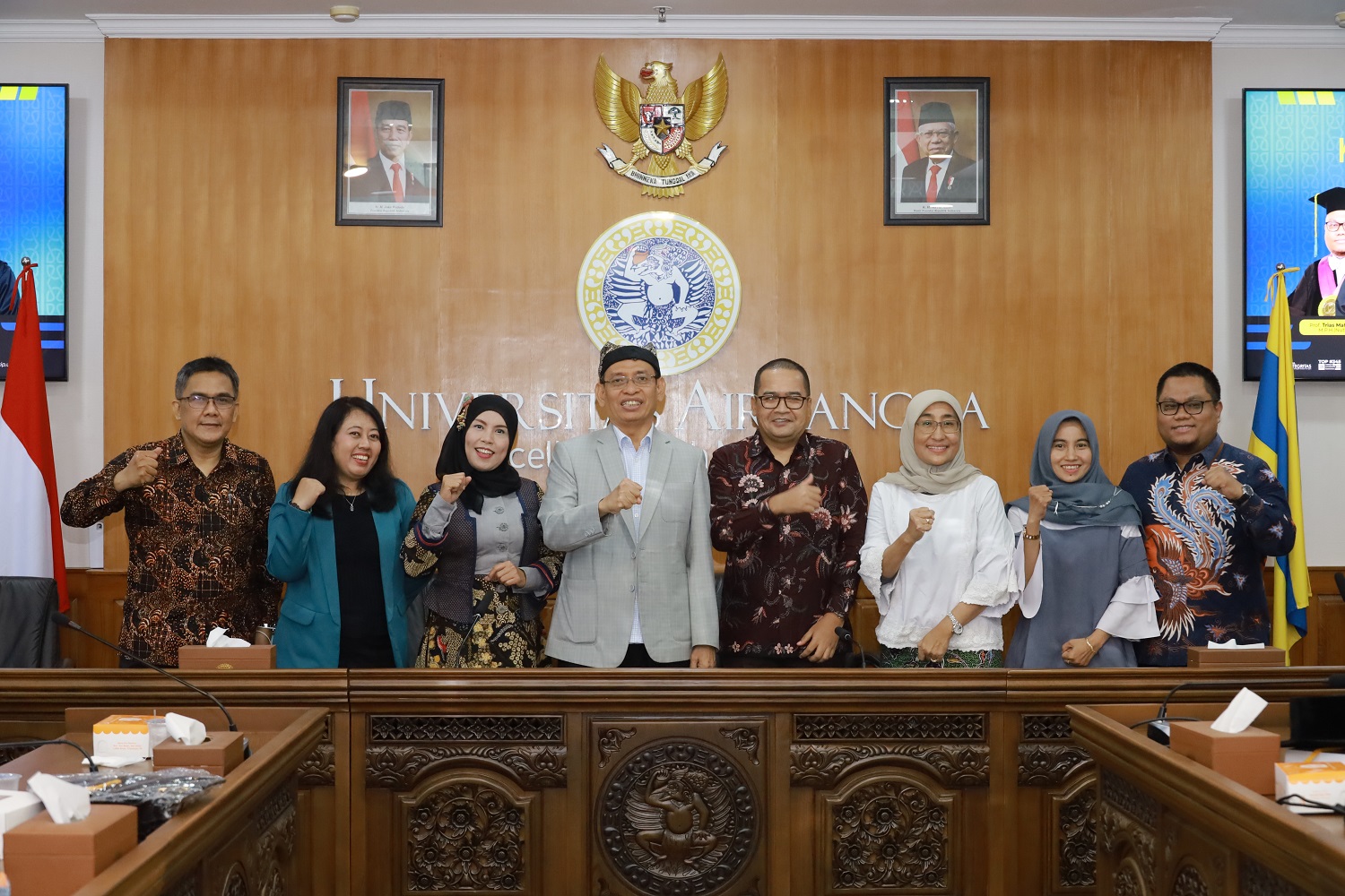 Rektor UNAIR, Prof Dr Mohammad Nasih SE MT Ak bersama 7  guru besar baru akan dikukuhkan