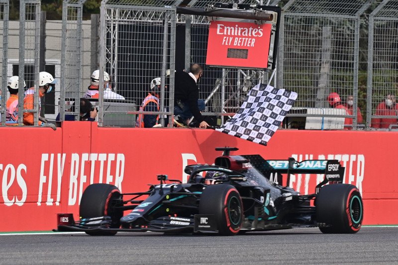 Hamilton Perpanjang Rekor Kemenangan dan Kunci Gelar Konstruktor