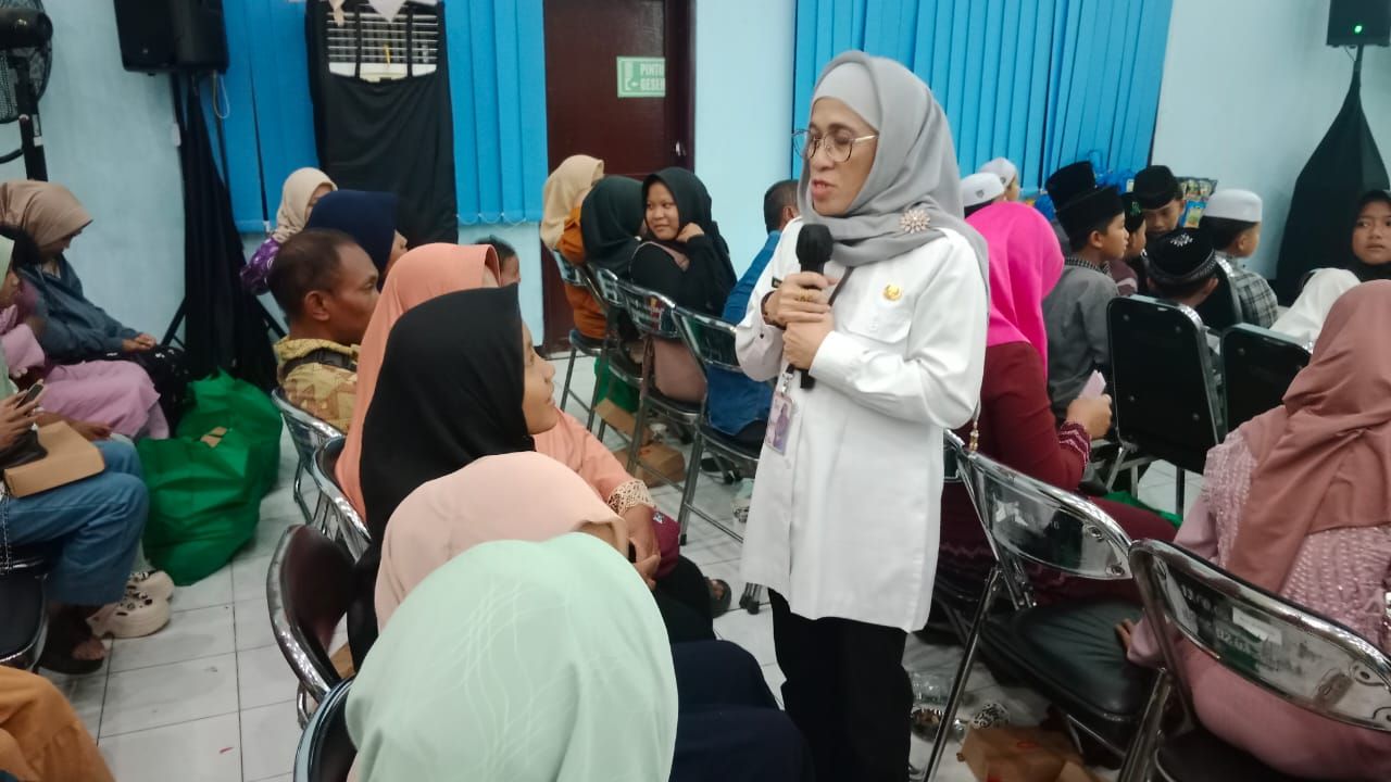 Kepala Dinas Sosial Provinsi Jawa Timur, Restu Novi Widiani,