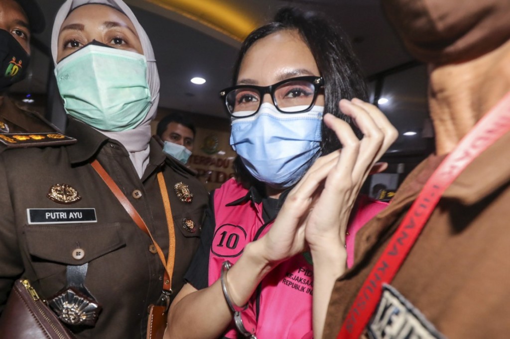 Jaksa Pinangki Sirna Malasari (pakai rompi tahanan), tersangka kasus suap pengurusan pengajuan fatwa MA untuk membebaskan Djoko Tjandra. 