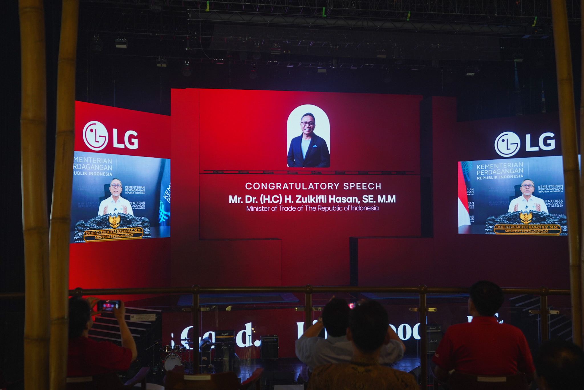 Menteri Perdagangan, Zulkifli Hasan memberikan sambutan secara virtual pada acara LG Life's Good Day 2023 di Trans Studio Theme Park Cibubur, Depok, Jawa Barat, Sabtu (2 Des)