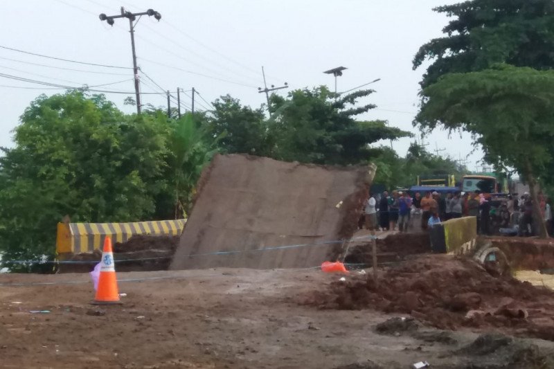 embatan Matraman di Trans Kalimantan kembali putus. ANTARA/HO-Aspri