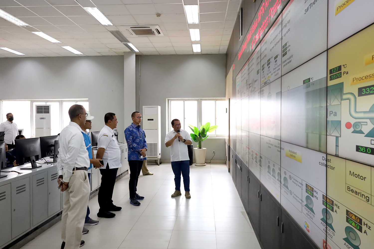 Wakil Ketua MPR RI Eddy Soeparno Tinjau PLTSa Benowo, Solusi Cerdas Atasi Darurat Sampah