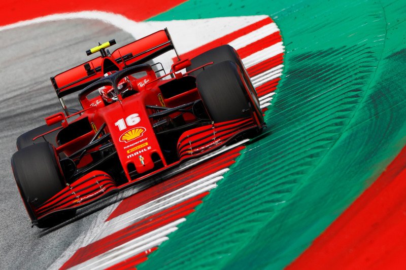 Pebalap tim Ferrari Charles Leclerc menjalani sesi latihan bebas Grand Prix Austria di Red Bull Ring, Spielberg. (3/7/2020) Reuters/Leonhard Foeger/Pool