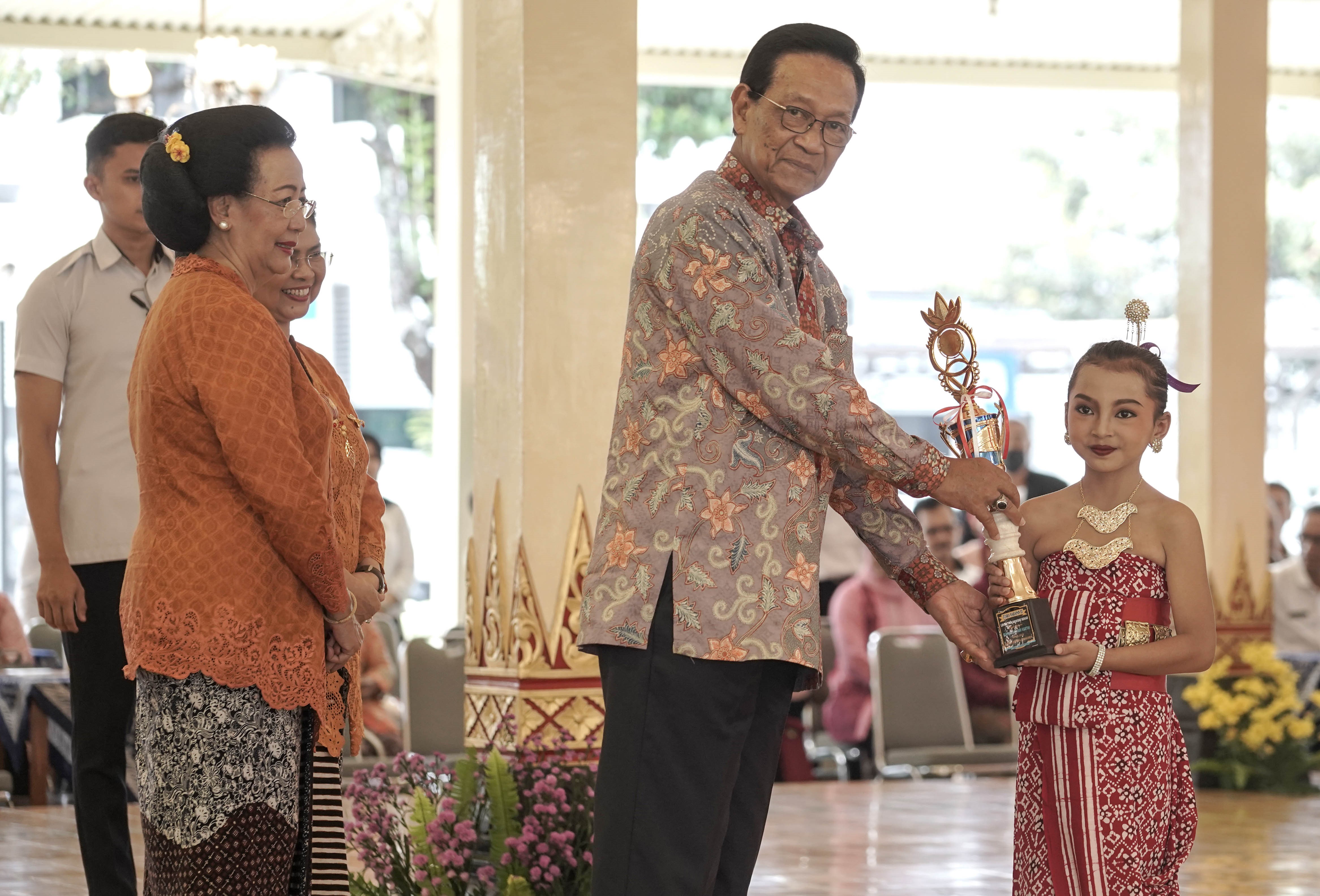Gubernur DIY, Sri Sultan Hamengku Buwono X  pada puncak acara Peringatan Hari Kartini DIY Tahun 2023 pada Rabu (03/05)