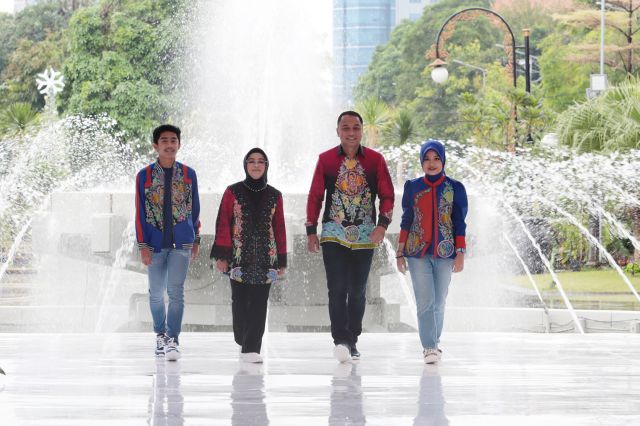 Wali Kota bersama Jajaran Fashion Show Promosikan Batik khas Surabaya