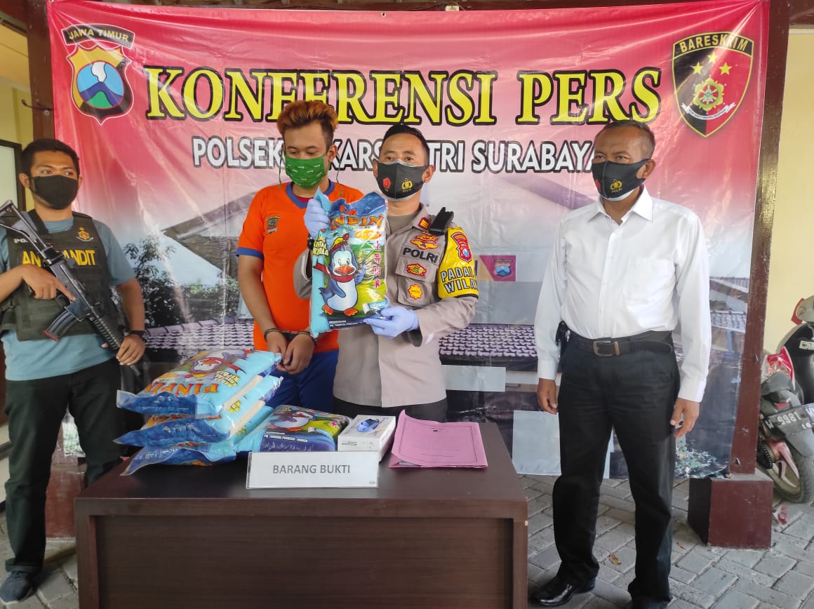 Tersangka diamankan ke Polsek Lakarsantri
